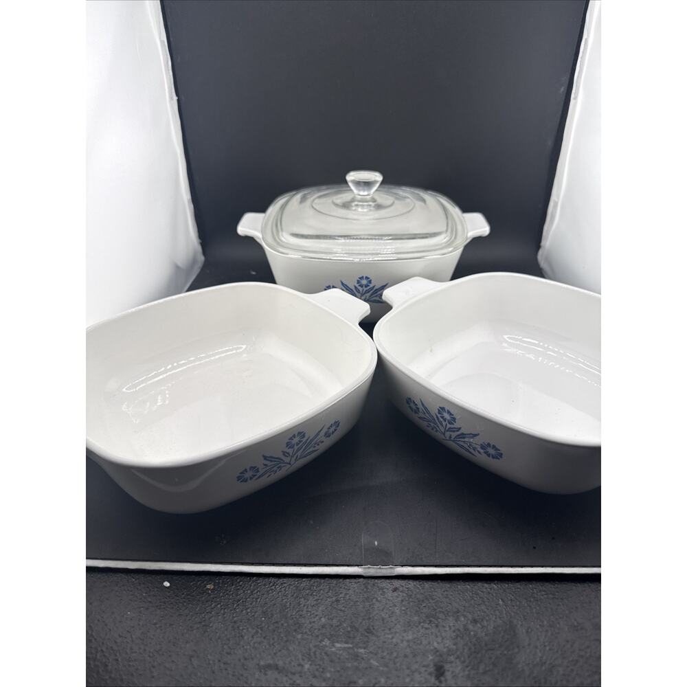 Corning Ware Blue Cornflower Lot 1qt X2 and 1.5 Qt And 1 Lid